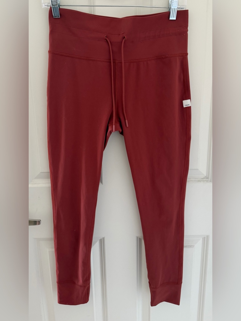 Vuori Daily Leggings in Red, Size Medium
